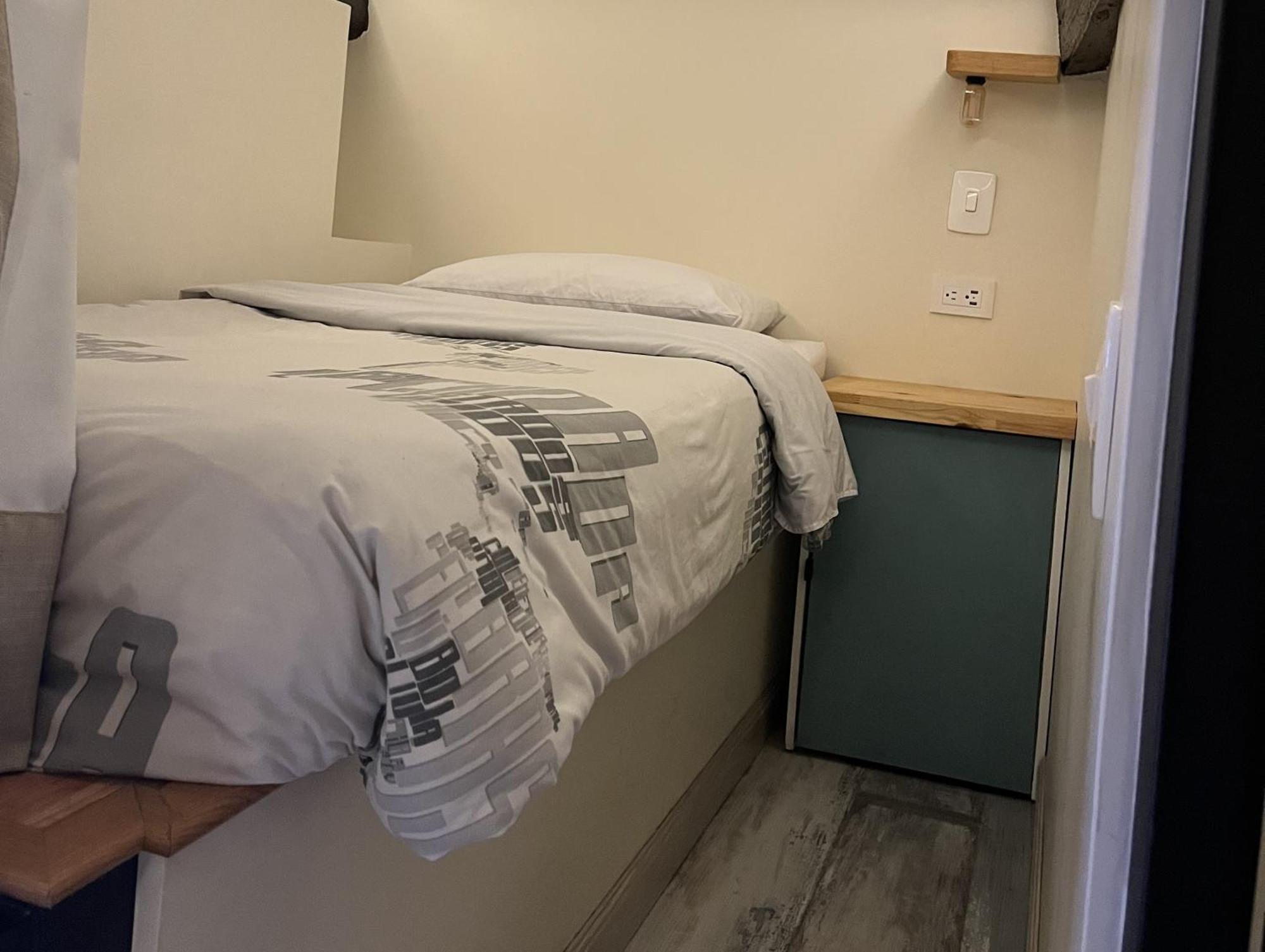 The Cranky Croc Hostel Богота Экстерьер фото